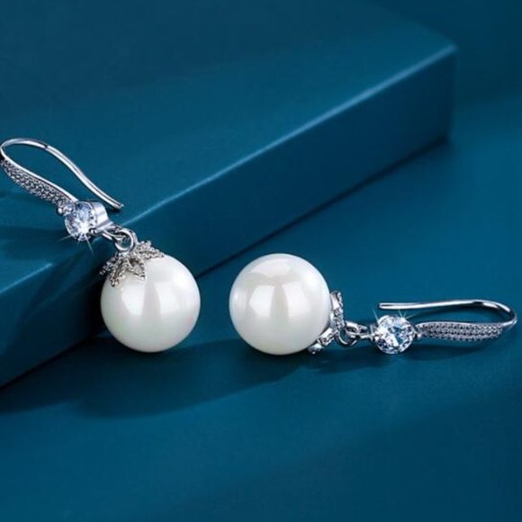 earring - Picture 2 of 3